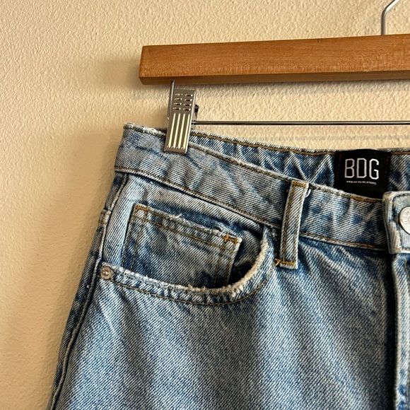 BDG Lightwash High Waisted Raw Hem Wide Leg Jean 27 - Picture 5 of 10